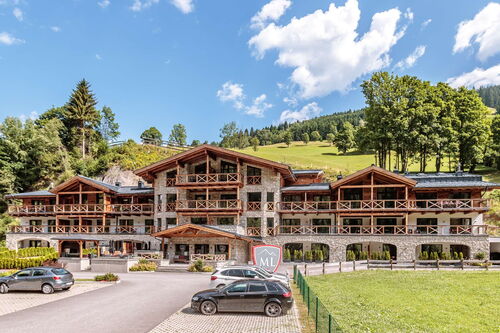 Avenida Mountain Lodges Saalbach Sommer Au&szlig;en