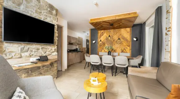 3-Bedroom Combi Suite with 72 sqm for up to 8 ✓ connecting door ✓ kitchen ✓ 3 bathrooms ✓ balcony ✓ Kaprun ► Book now!