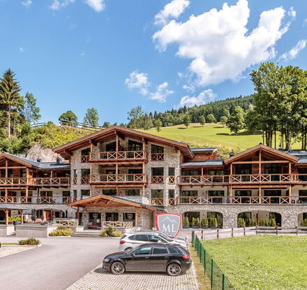 Avenida Mountain Lodges Saalbach Sommer Außen